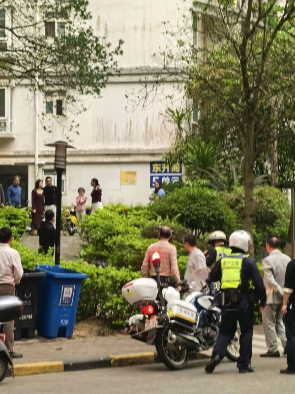 3月20日，南宁翡翠园发生捅人事件，小区回荡着凄惨求救🆘3月20日，南宁翡翠园发生捅人事件，小区回荡着凄惨求救🆘