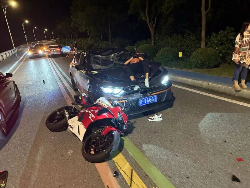 #上海 淀山湖 #车祸  汽车逆行全责by 匿名投稿#上海 淀山湖 #车祸  汽车逆行全责by 匿名投稿