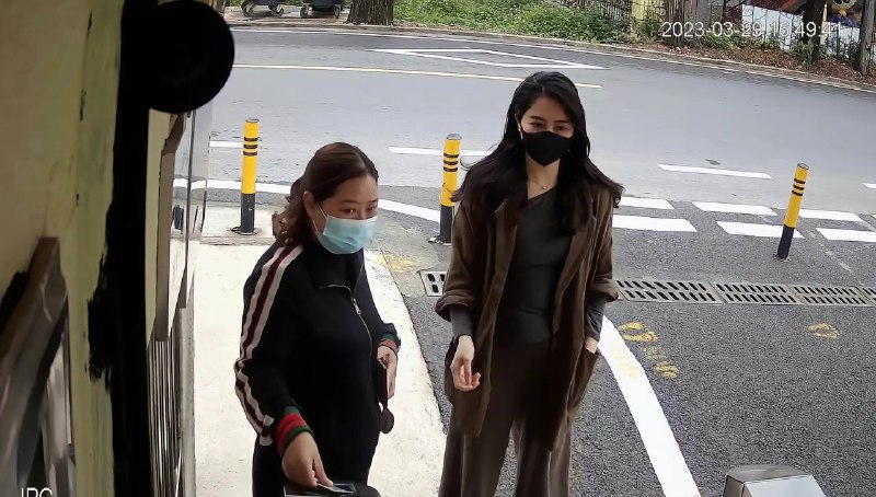 #幼儿园 门口的妈妈🤩by 匿名投稿#幼儿园 门口的妈妈🤩by 匿名投稿