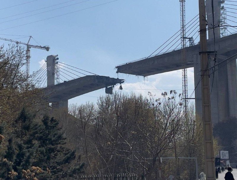 美以今天 炸毁 的中东 最高 桥梁 伊朗 标志性 工程贝伊克公路桥，该桥是伊朗规模最大的桥梁之一 炸桥感谢家人们投稿！美以今天 炸毁 的中东 最高 桥梁 伊朗 标志性 工程贝伊克公路桥，该桥是伊朗规模最大的桥梁之一 炸桥感谢家人们投稿！