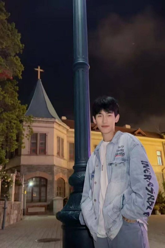 #青岛 #华航捷运 一 #实习生 把老板捅死了！因为亏了运费，老板让他自己承担，实习生不乐意，就把老板捅了！资讯补充：网传老板陈涛，喜搞个人崇拜，爱克扣员工，听说被嘎后，评论区一片好似👍感谢家人们投稿！#青岛 #华航捷运 一 #实习生 把老板捅死了！因为亏了运费，老板让他自己承担，实习生不乐意，就把老板捅了！资讯补充：网传老板陈涛，喜搞个人崇拜，爱克扣员工，听说被嘎后，评论区一片好似👍感谢家人们投稿！