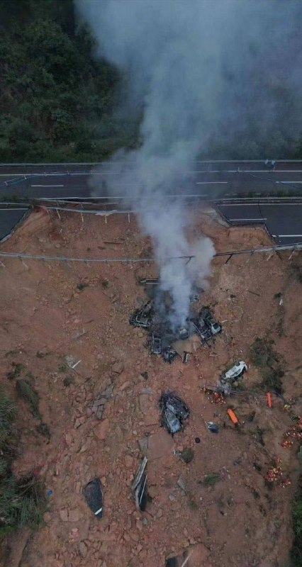 广州 梅大 高速 路面 #塌陷 致24人死亡 应急管理部派出工作组广州 梅大 高速 路面 #塌陷 致24人死亡 应急管理部派出工作组