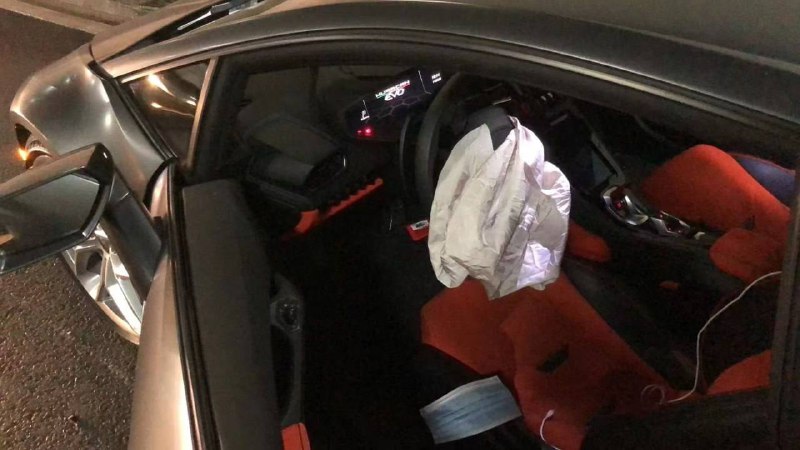 开个破 #兰博基尼 装什么逼啊 ！#装逼 失败 #车祸 🤡开个破 #兰博基尼 装什么逼啊 ！#装逼 失败 #车祸 🤡