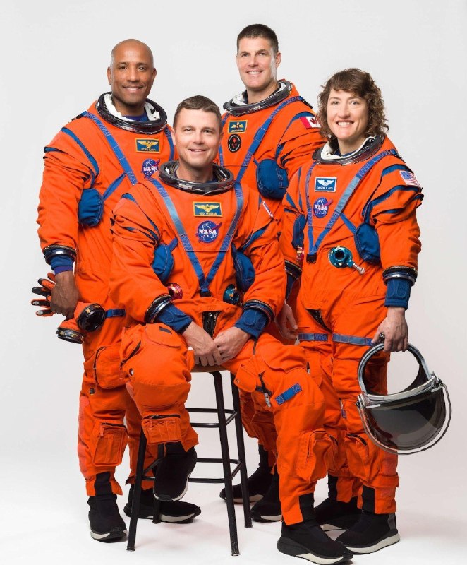 美国即将发射载人掠月航空器美国时间周三晚上，四名宇航员即将踏上前往月球的685000英里历史性旅程