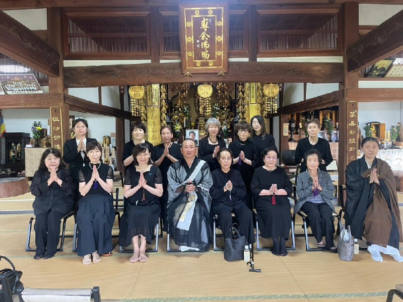 安倍遭枪击身亡四周年 各地民众纷纷悼念日本前首相安倍晋三在奈良市发表参院选举助选演说时遭枪击身亡事件到8日已过去四年
