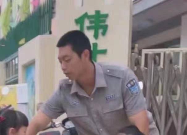 7月18日，广东省陆丰市东海镇伟才幼儿园保安猥亵园内幼儿，具体猥亵儿童人数不确定，目前18日晚上23点园内灯是开的，园外都是家长的车辆 #未成年by 匿名投稿7月18日，广东省陆丰市东海镇伟才幼儿园保安猥亵园内幼儿，具体猥亵儿童人数不确定，目前18日晚上23点园内灯是开的，园外都是家长的车辆 #未成年by 匿名投稿