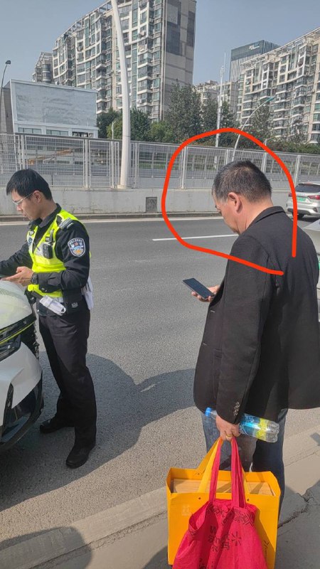 #特斯拉 #别车 超车 遇到 #斗气车 #比亚迪 #追尾 🤣