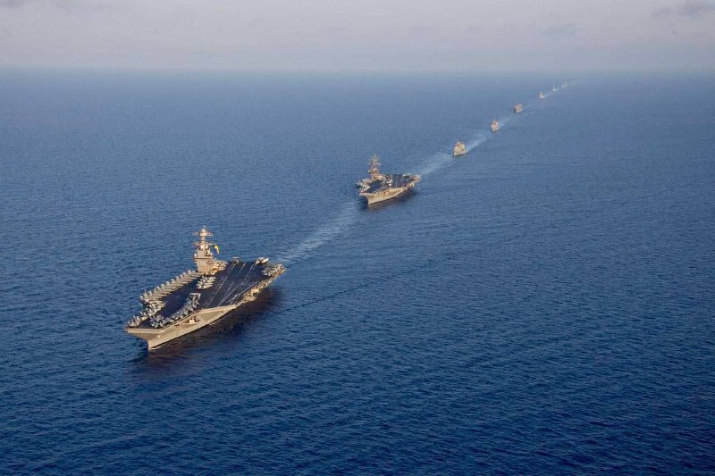 🇺🇸 美国 海军发布了一张美国福特号和艾森豪威尔号 #航母 打击群正在驶向地中海中东海岸的照片