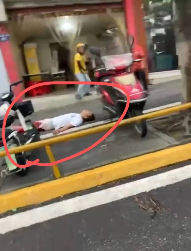 偷情抓奸，当街刺死 #刀仔🔪by 匿名投稿偷情抓奸，当街刺死 #刀仔🔪by 匿名投稿