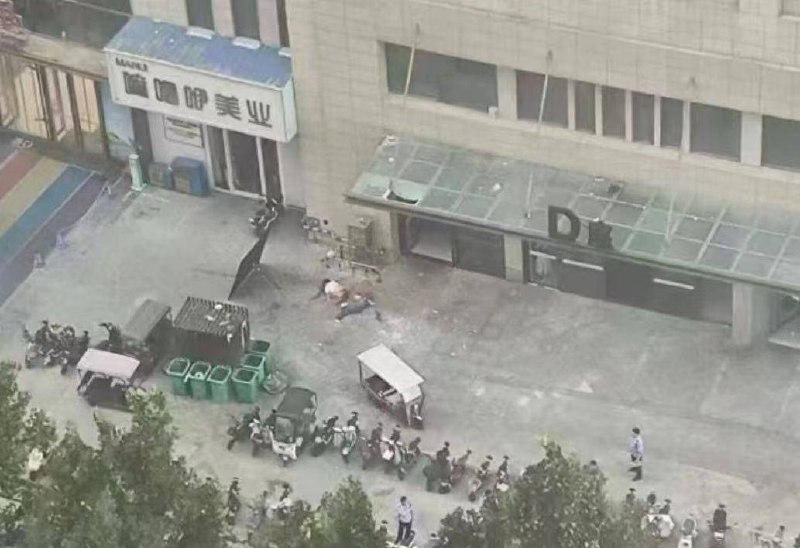 9.8日 下午5/6点 濮阳 恒丰 恐密慎入 #跳楼 #坠楼9.8日 下午5/6点 濮阳 恒丰 恐密慎入 #跳楼 #坠楼