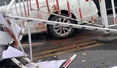 汕头 金沙公园 #车祸 #撞人汕头 金沙公园 #车祸 #撞人