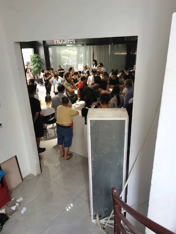 7.12 深圳，史丹利家居，几百人的公司说倒闭就倒闭了，拖欠员工工资 #倒闭潮by 匿名投稿7.12 深圳，史丹利家居，几百人的公司说倒闭就倒闭了，拖欠员工工资 #倒闭潮by 匿名投稿