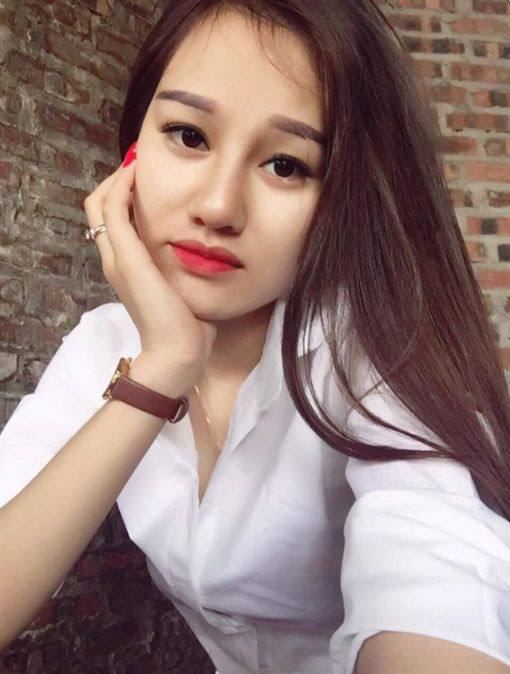 越南人妻捉奸用朝天椒塞小三下体，本人火辣照片曝光！#捉奸#辣椒 #塞逼越南人妻捉奸用朝天椒塞小三下体，本人火辣照片曝光！#捉奸#辣椒 #塞逼