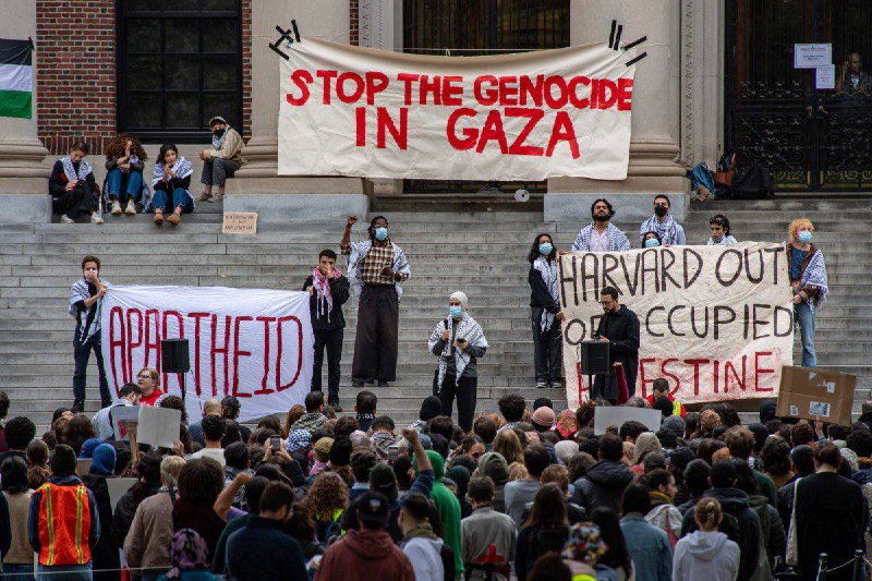 #美国🇺🇸学生因巴勒斯坦🇵🇸的支持而失去工作机会🇺🇸著名的律师事务所撤销了对三名🇺🇸精英大学哈佛 哥伦比亚大学 学生的工作机会，称这些学生领导了精英大学的团体，这些团体表示支持巴勒斯坦🇵🇸人民，并将哈马斯10月7日的致命袭击归咎于以色列