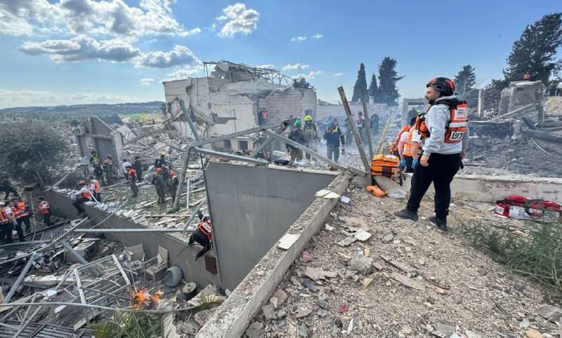 3月1日，伊朗对以色列中部城市多枚伊朗导弹直接命中贝特谢梅什的一栋住宅楼