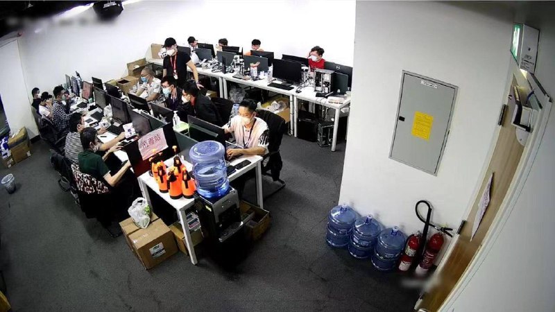 迪拜 王子 园区 B4公司被某 #黑客 入侵，办公室监控记录，护照首页，个人照，电脑监控记录，全都被爆