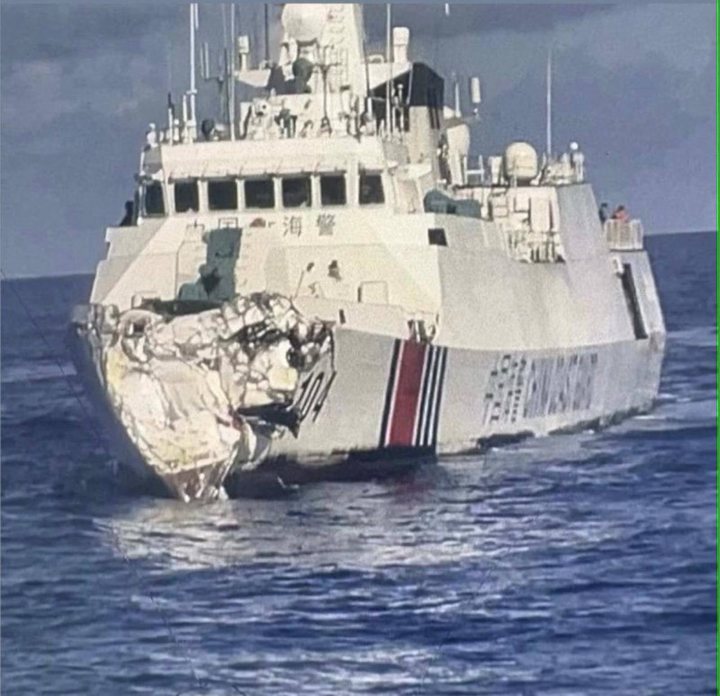 中国 两艘 海警船 在 黄岩岛 相撞 菲律宾 提供救援 南海 #海警为应对约 35 艘菲律宾渔船出现在马辛洛克浅滩（黄岩岛）海域的情况，菲律宾海岸警卫队于今晨派遣“特蕾莎·马格巴努阿”号（BRP Teresa Magbanua）、“苏卢安”号（BRP Suluan）以及“Pamamalakaya”号，执行“Kadiwa Para sa Bagong Bayaning Mangingisda（KBBM）”计划