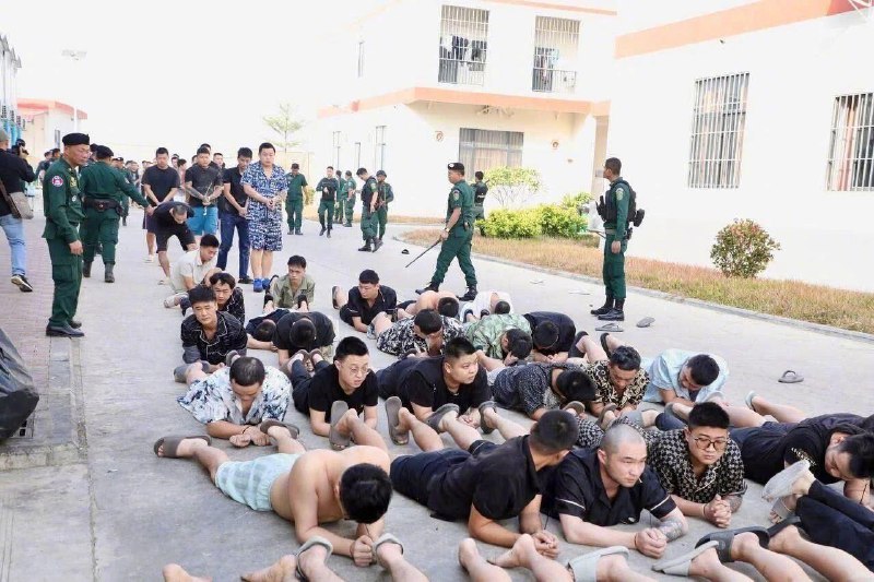 柬埔寨大规模清剿电诈行动 2044 名外国人被捕 其中中国人 1792 名今日（1月31日）上午，柬埔寨警方在柴桢省巴域市一处电信诈骗园区展开大规模执法行动，共抓获涉案外国人员约2044人（女性78人），其中包括中国大陆籍1792人