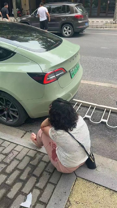 #特斯拉 肇事逃逸 #南京 #车祸#特斯拉 肇事逃逸 #南京 #车祸