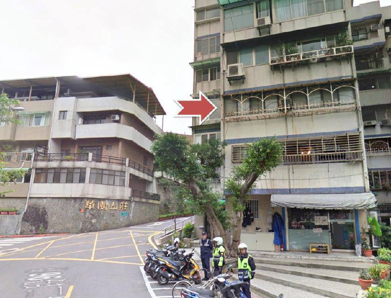 #马英九 台湾住处全景，中国县长看了都摇头台湾这么没落，领导人都住这么寒酸，难怪不受待见，老马来我们中国县城当官吧，出门有10台考斯特，100公里清场，县城大楼比台北101奢侈，还有女下属任玩，不必拘于台湾省，寒酸
