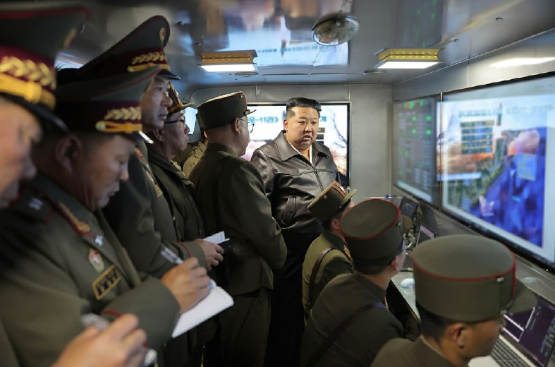 朝中社平壤 4 月 20 日电　朝鲜民主主义人民共和国导弹总局 4 月 19 日进行经改良的“火星炮－11丁”型地对地战术弹道导弹试射，评估了导弹战斗部威力