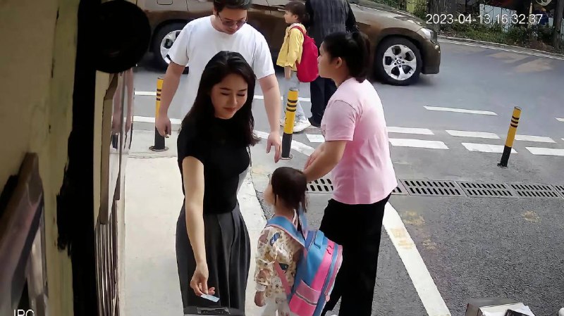 #幼儿园 门口的妈妈🤩by 匿名投稿#幼儿园 门口的妈妈🤩by 匿名投稿