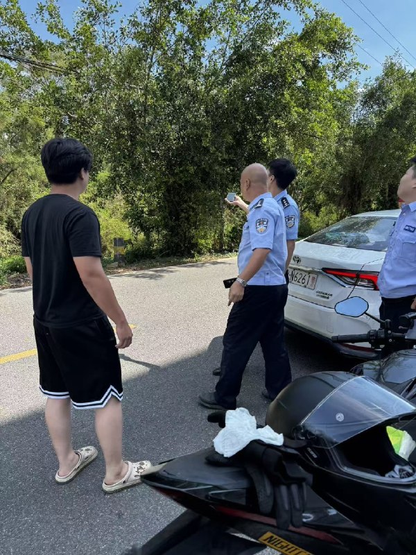 风筝线抹脖子，毁容了，没有十来万跑不了感谢家人们投稿！风筝线抹脖子，毁容了，没有十来万跑不了感谢家人们投稿！