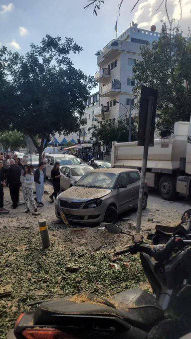 一枚伊朗集束导弹碎片落在乌克兰驻以色列大使馆约30米处，所幸无人受伤