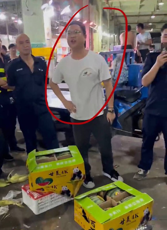 7月21日珠海，和平批发市场 没有出示任何证件就说他是市场监督的要求我们出示所以单品检测报告不给店家出货，导致店家一晚亏损上10万，现在维权