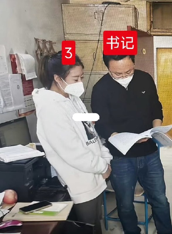 机智！丈夫婚内出轨，妻子把老公和小三的信息曝光，丈夫把妻子告上了法庭，最后妻子败诉，法院判决连续向老公和小三公开道歉15天！但她的道歉视频却暗藏“反击”，表面表态“我认错，服从判决”，实则逐一展示丈夫为第三者购买奢侈品的消费记录、法院判决书，还反讽二人“是真爱”，原本仅小范围知晓的婚外情，经“道歉”发酵后彻底全网扩散，不少网友直呼这是对出轨丈夫的“公开处刑”