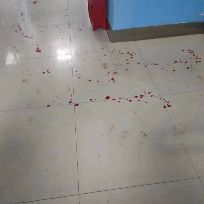 #网传 吉林电子 今天杀人了，说上大课，一对情侣想坐一起，完了有个男的就不让，就吵吵起来了，然后那个不让坐的男的把那个有对象的男的拿刀给抹脖了 #聊天记录 #刀仔by 匿名投稿#网传 吉林电子 今天杀人了，说上大课，一对情侣想坐一起，完了有个男的就不让，就吵吵起来了，然后那个不让坐的男的把那个有对象的男的拿刀给抹脖了 #聊天记录 #刀仔by 匿名投稿