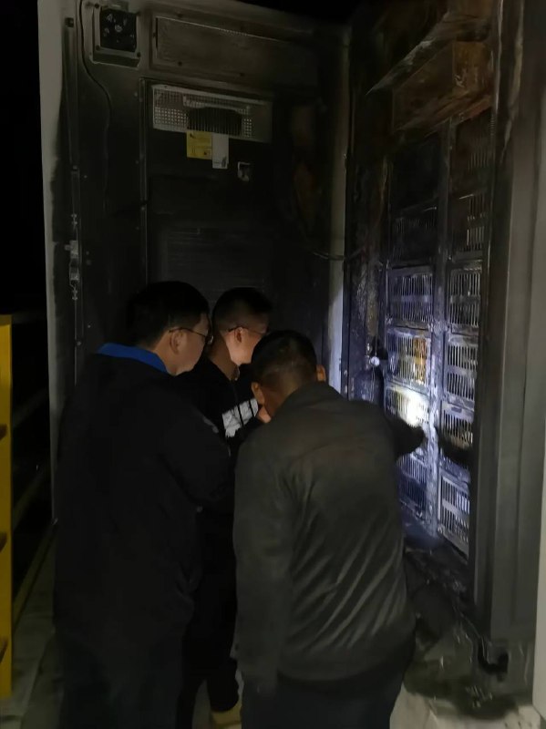投入百万的储能项目，竟然使用3天就无故起火！厂家江苏万帮数字能源股份有限公司，能源产品质量如此不堪，事发数月无结论，无售后，一拖再拖，数月不处理，令人心寒#起火 #火灾  #储能柜 #新能源by 匿名投稿投入百万的储能项目，竟然使用3天就无故起火！厂家江苏万帮数字能源股份有限公司，能源产品质量如此不堪，事发数月无结论，无售后，一拖再拖，数月不处理，令人心寒#起火 #火灾  #储能柜 #新能源by 匿名投稿