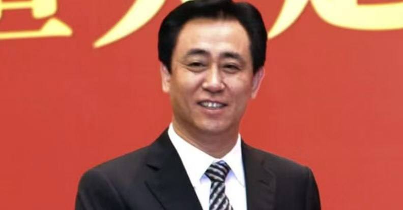 #许家印 庭审认罪！恒大风暴再升级，多项重罪曝光中国恒大集团创始人许家印在庭审中承认多项指控，涉及诈骗、行贿等严重经济犯罪