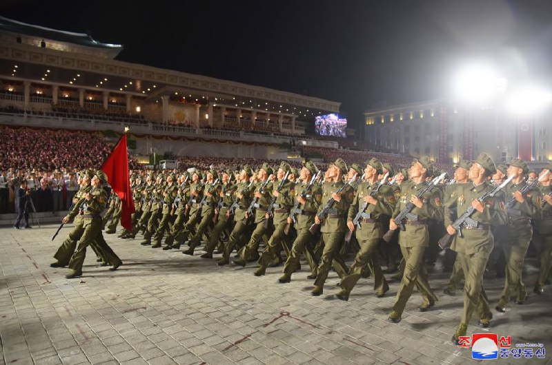 #朝鲜 建政（九九节）75周年阅兵式活动8日晚在首都平壤金日成广场举行
