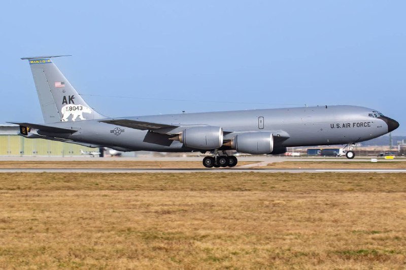 3月12日表示，美军一架参与对伊朗军事行动的KC-135空中加油机在伊拉克西部坠毁，救援行动正在进行