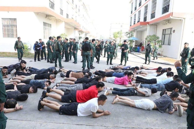 柬埔寨大规模清剿电诈行动 2044 名外国人被捕 其中中国人 1792 名今日（1月31日）上午，柬埔寨警方在柴桢省巴域市一处电信诈骗园区展开大规模执法行动，共抓获涉案外国人员约2044人（女性78人），其中包括中国大陆籍1792人