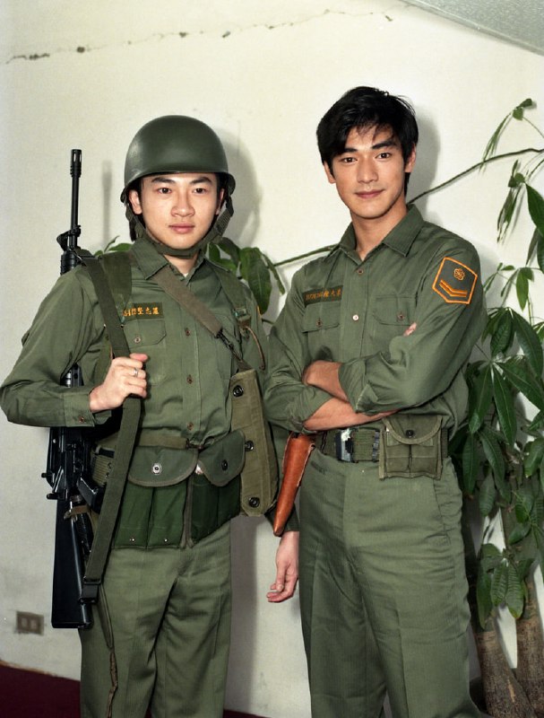 1996年，#台北，穿军装时的苏有朋和金城武
