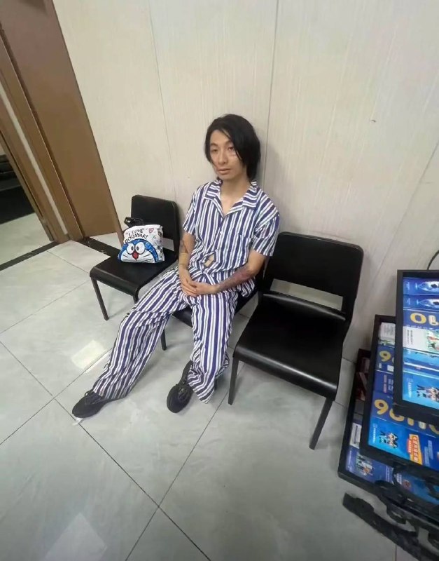重庆网红“龙少帝者战神”陈玉龙曾发布视频，表示要到重庆九街“挑战精神小伙”，原本不少人以为只是为了博取流量，没想到后来真的把精神小伙干成轻伤二级目前，陈玉龙已被警察带走了阿龙，你来真的啊感谢家人们投稿！重庆网红“龙少帝者战神”陈玉龙曾发布视频，表示要到重庆九街“挑战精神小伙”，原本不少人以为只是为了博取流量，没想到后来真的把精神小伙干成轻伤二级目前，陈玉龙已被警察带走了阿龙，你来真的啊感谢家人们投稿！