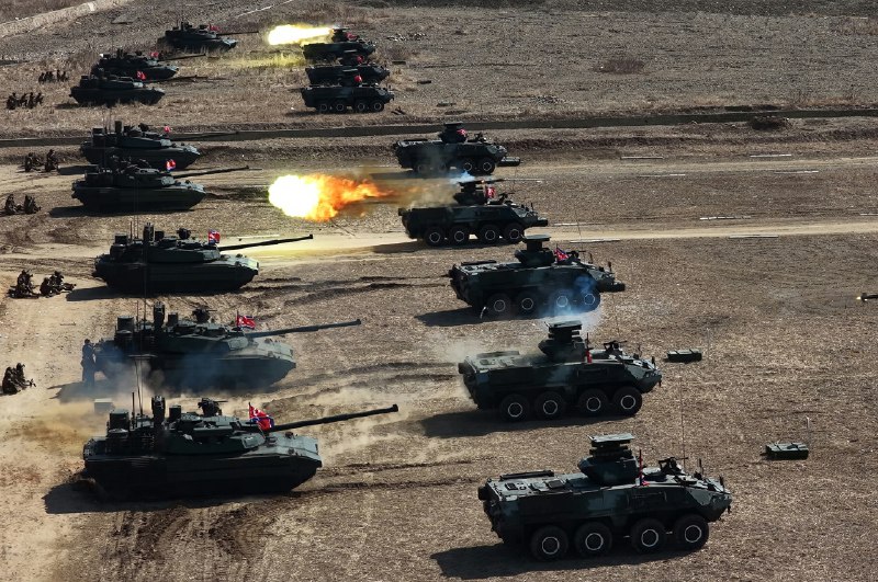 朝鲜 劳动党总书记、国务委员长 #金正恩 19 日视察 #朝鲜 人民军首都防御军直属平壤第 60 训练基地，观摩了步兵和 #坦 克兵部队协同攻击战术 #演习 #军事 #武器感谢家人们投稿！朝鲜 劳动党总书记、国务委员长 #金正恩 19 日视察 #朝鲜 人民军首都防御军直属平壤第 60 训练基地，观摩了步兵和 #坦 克兵部队协同攻击战术 #演习 #军事 #武器感谢家人们投稿！