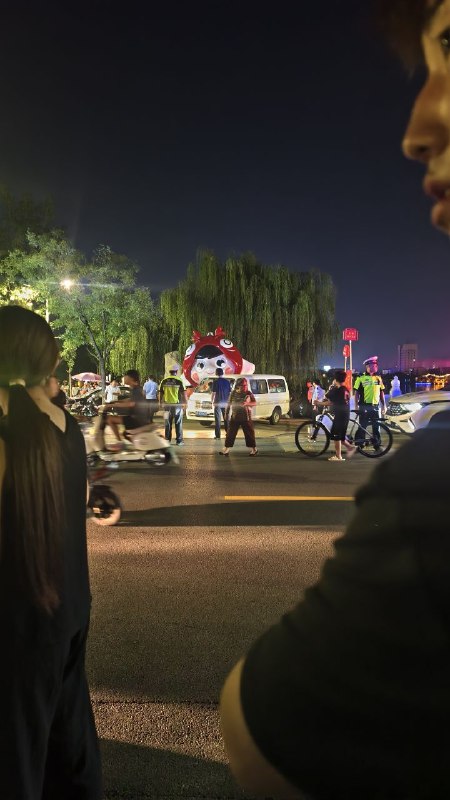 山东高唐玉带桥2026年8月20号晚7点一女子将两轮电动车停在桥上后跳湖，半小时后消防将其捞上来往，警察等了半个多小时，估计也没联系上家人，殡仪车将其拉走了，据说8月19号早上南湖跳了一个，晚上跳了两个，都去了西方极乐，前几天高唐星光城市广场小区18楼跳了一个，高唐连连跳，不祥八月感谢家人们投稿！山东高唐玉带桥2026年8月20号晚7点一女子将两轮电动车停在桥上后跳湖，半小时后消防将其捞上来往，警察等了半个多小时，估计也没联系上家人，殡仪车将其拉走了，据说8月19号早上南湖跳了一个，晚上跳了两个，都去了西方极乐，前几天高唐星光城市广场小区18楼跳了一个，高唐连连跳，不祥八月感谢家人们投稿！