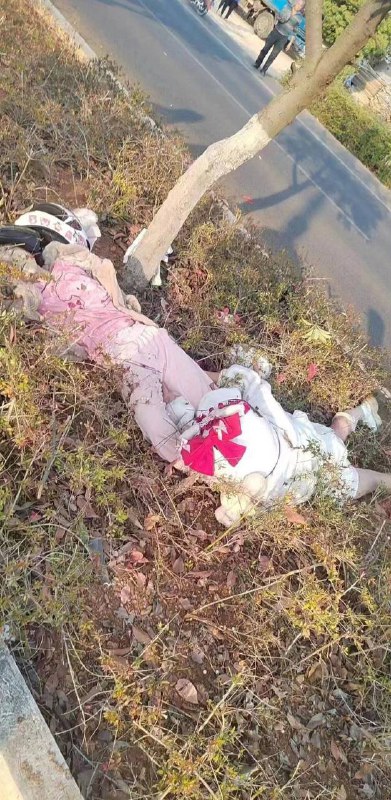 4月13日两个女骑手，今天中午出事故摔死了，一个16、一个21  #女骑 #车祸by 匿名投稿4月13日两个女骑手，今天中午出事故摔死了，一个16、一个21  #女骑 #车祸by 匿名投稿