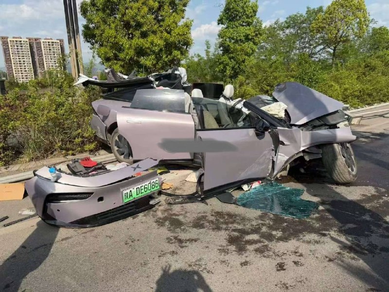 国内电车为了降本，这用料，实在是 #新能源 #车祸 解体感谢家人们投稿！国内电车为了降本，这用料，实在是 #新能源 #车祸 解体感谢家人们投稿！