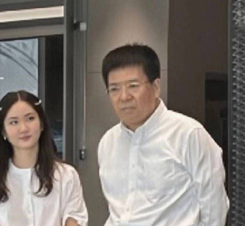 目前抖音和QQ群疯传：得罪红色家族还想跑？斩杀线，即将转向了创造它的人