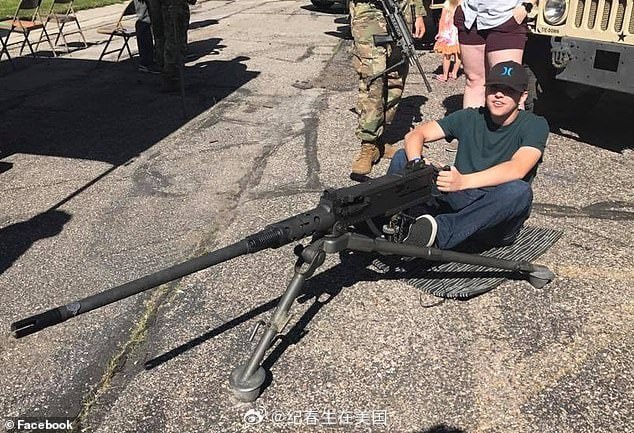 枪杀Charlie Kirk的嫌犯，22岁的Tyler Robinson