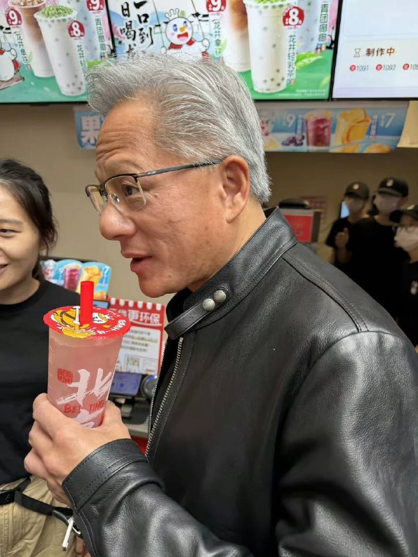 蜜雪冰城来蹭热度了感谢家人们投稿！蜜雪冰城来蹭热度了感谢家人们投稿！