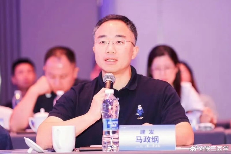 【杭州商务酒局变刑事案：女员工被灌酒后遭亵渎伤害】8月18日消息，招商蛇口浙江公司总经理赵海峰，因7月在杭州一场商务酒局上涉嫌亵渎同桌女性以及殴打伤害案发酵，已被警方刑事拘留