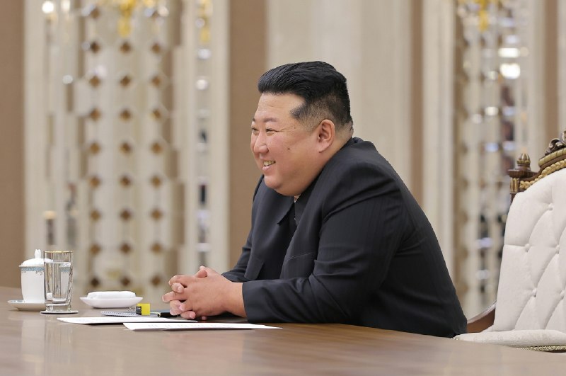 金正恩 在 16 号会见王沪宁率领的中华人民共和国党政代表团，代表团参谒锦绣山太阳宫、参观朝鲜劳动党中央干部学校，并在羊角岛国际饭店参加《朝中友好合作互助条约》签订 65 周年纪念招待会 #金正恩感谢家人们投稿！金正恩 在 16 号会见王沪宁率领的中华人民共和国党政代表团，代表团参谒锦绣山太阳宫、参观朝鲜劳动党中央干部学校，并在羊角岛国际饭店参加《朝中友好合作互助条约》签订 65 周年纪念招待会 #金正恩感谢家人们投稿！