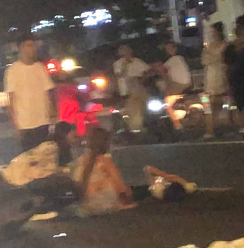 8月17日济南莱芜茂业追尾，两个小姐姐受伤 #车祸 #摩托车🏍️8月17日济南莱芜茂业追尾，两个小姐姐受伤 #车祸 #摩托车🏍️