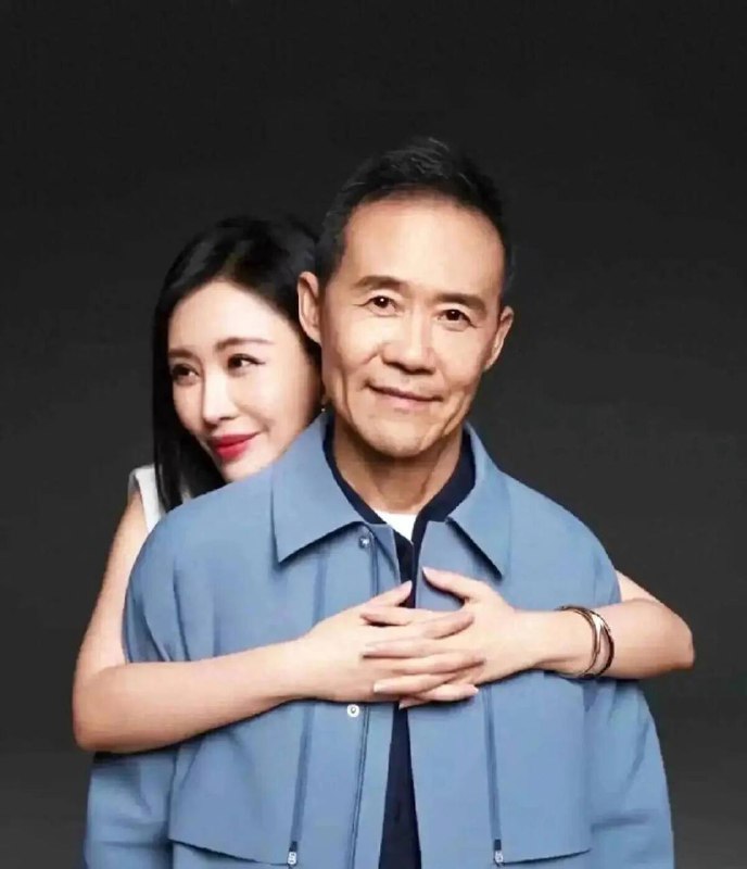 王石现身，没戴假发，没有美颜，就是一普普通通70岁糟老头子的模样！😅#王石 #田朴珺