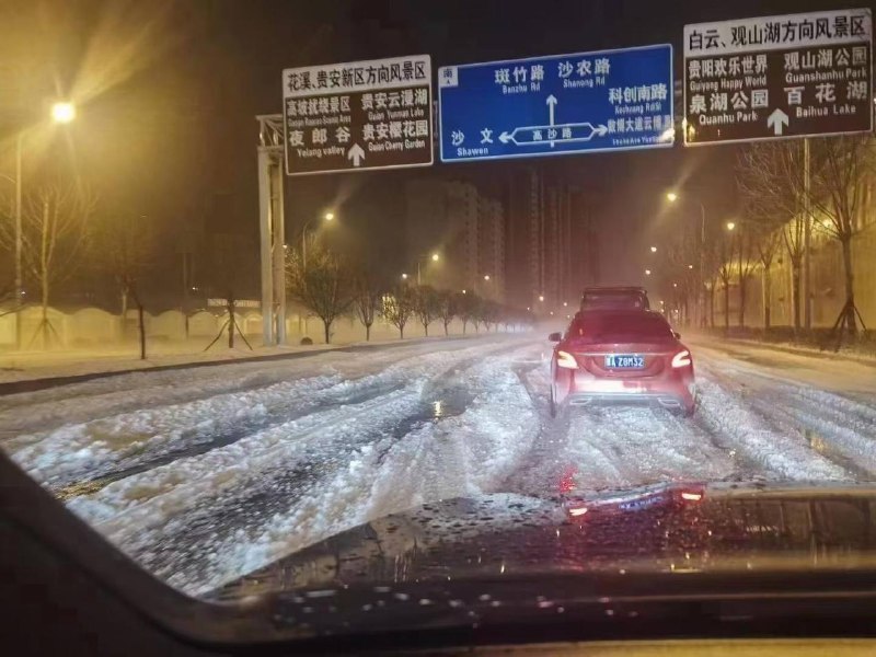 艹尼玛天气预报都没有提前预警，发生好多车祸，好多车子被砸 #冰雹艹尼玛天气预报都没有提前预警，发生好多车祸，好多车子被砸 #冰雹